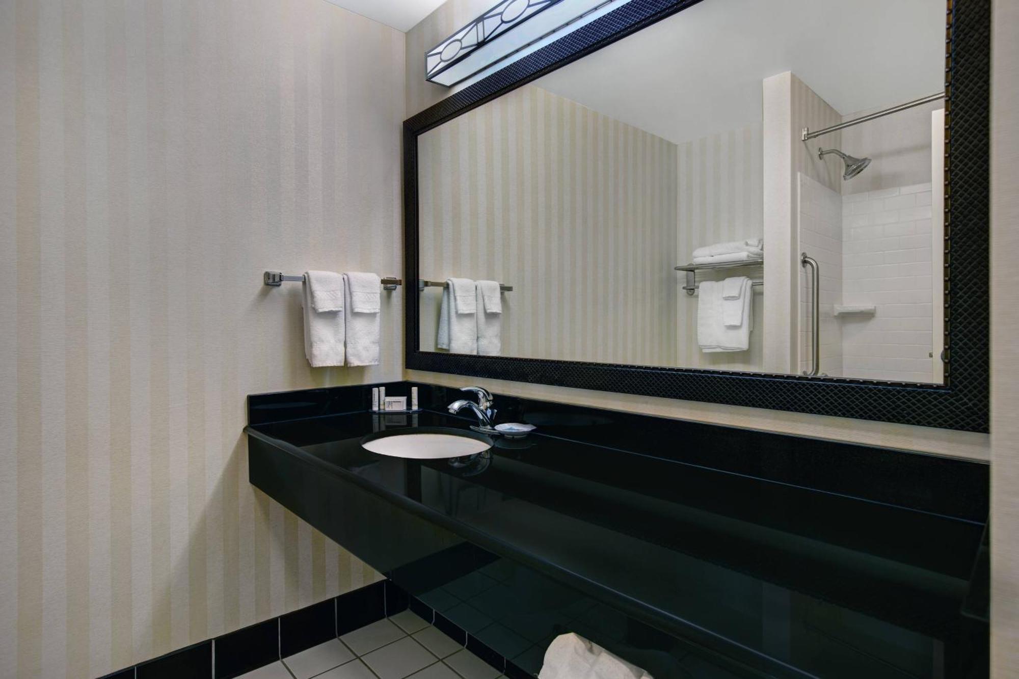 Fairfield Inn And Suites Карлсбад Экстерьер фото