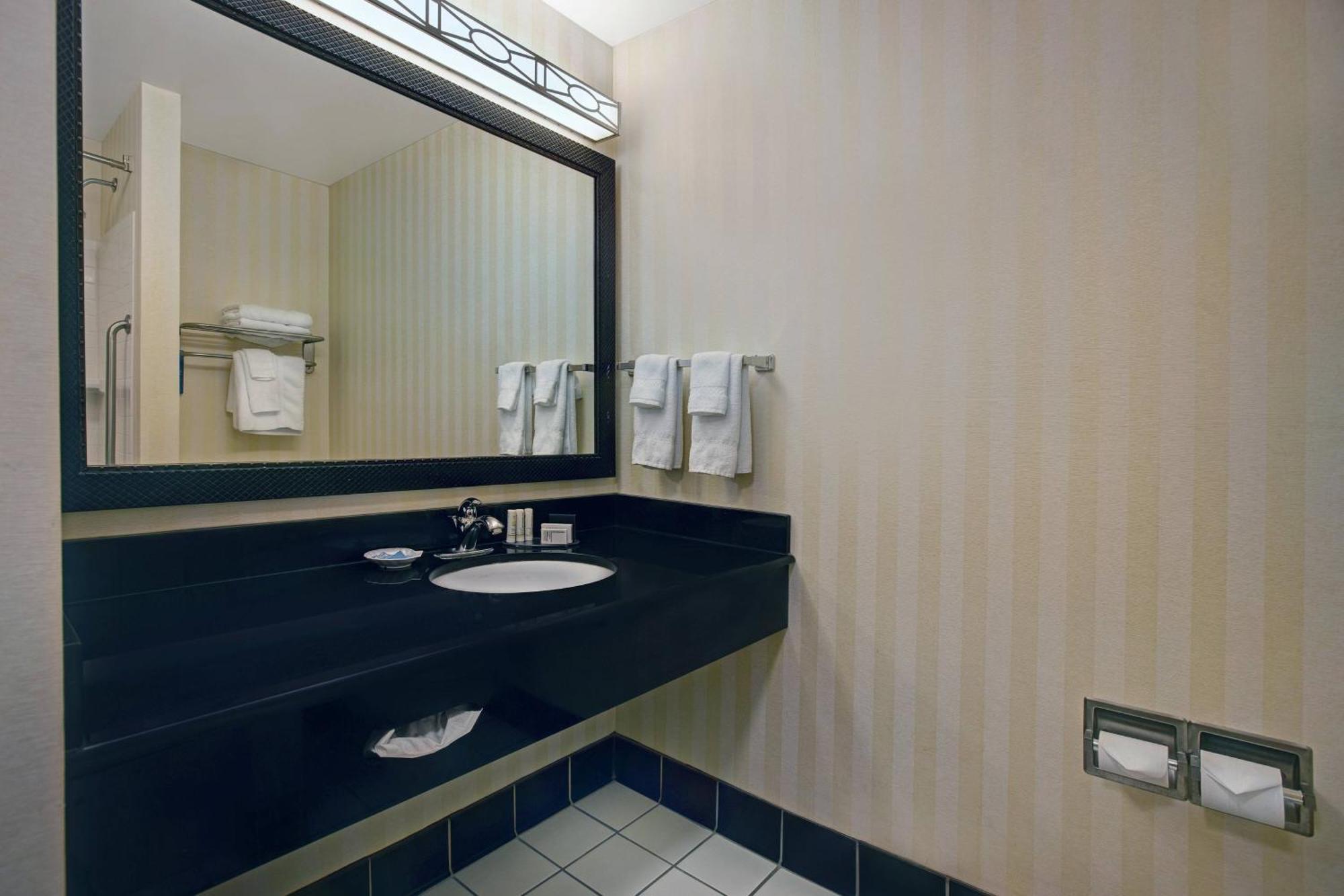 Fairfield Inn And Suites Карлсбад Экстерьер фото